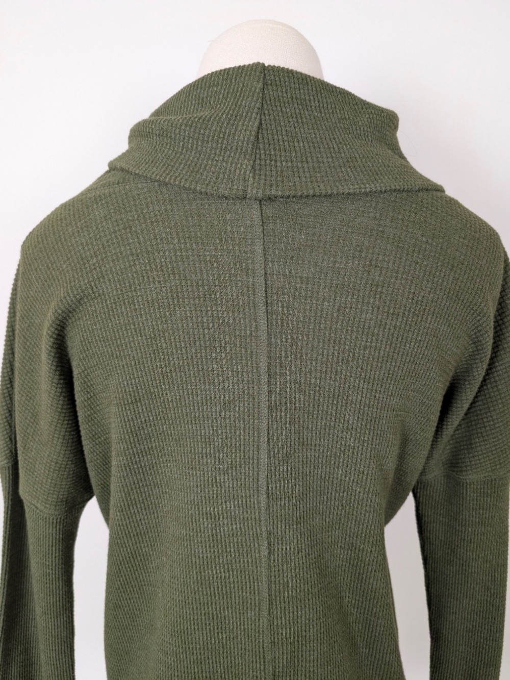 Babaton Green Turtleneck Waffle Size Small Long Sleeve - Picture 9 of 13